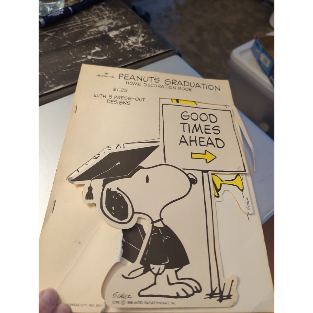 Vintage Hallmark Peanuts Graduation Press-Out Paper Home Decoration Book Snoopy